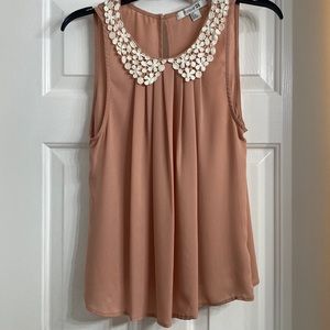 Forever 21 peach sleeveless top with lace neckline. Size small.